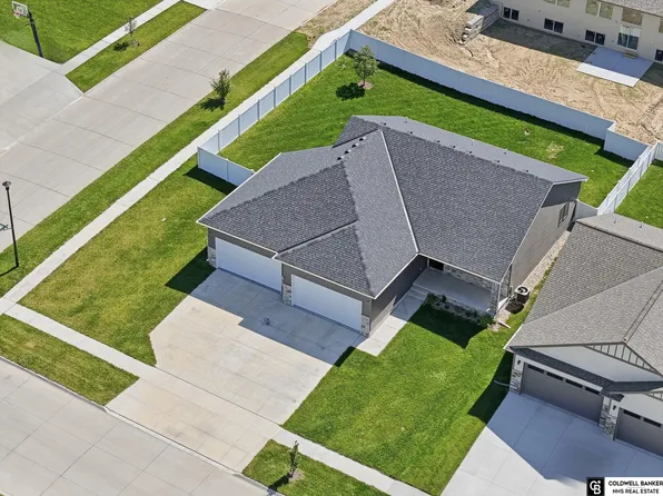 710 N 105th St, Lincoln, NE 68527