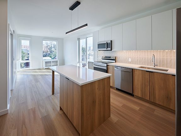 3rd image of 347 N Queen St #1B-1Ba-704Sqft