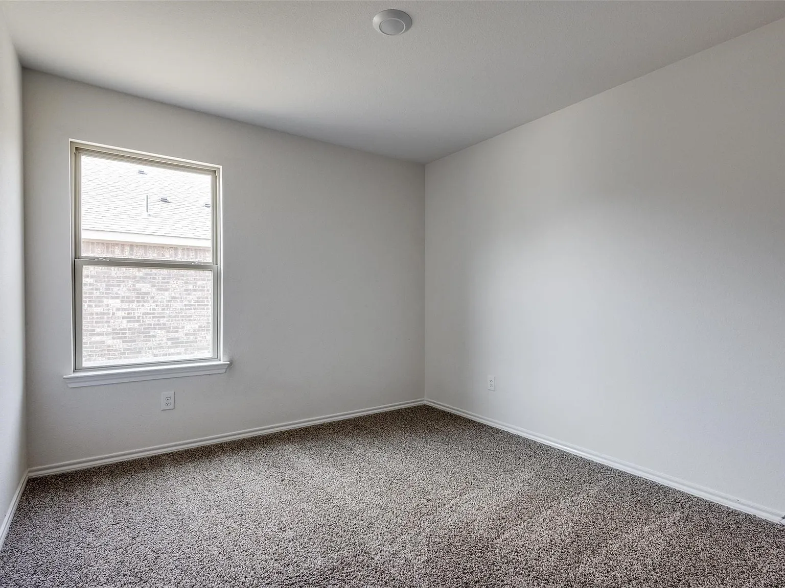 4 bed, 2.0 bath, 1870 sqft, $2,199 — Photo 4