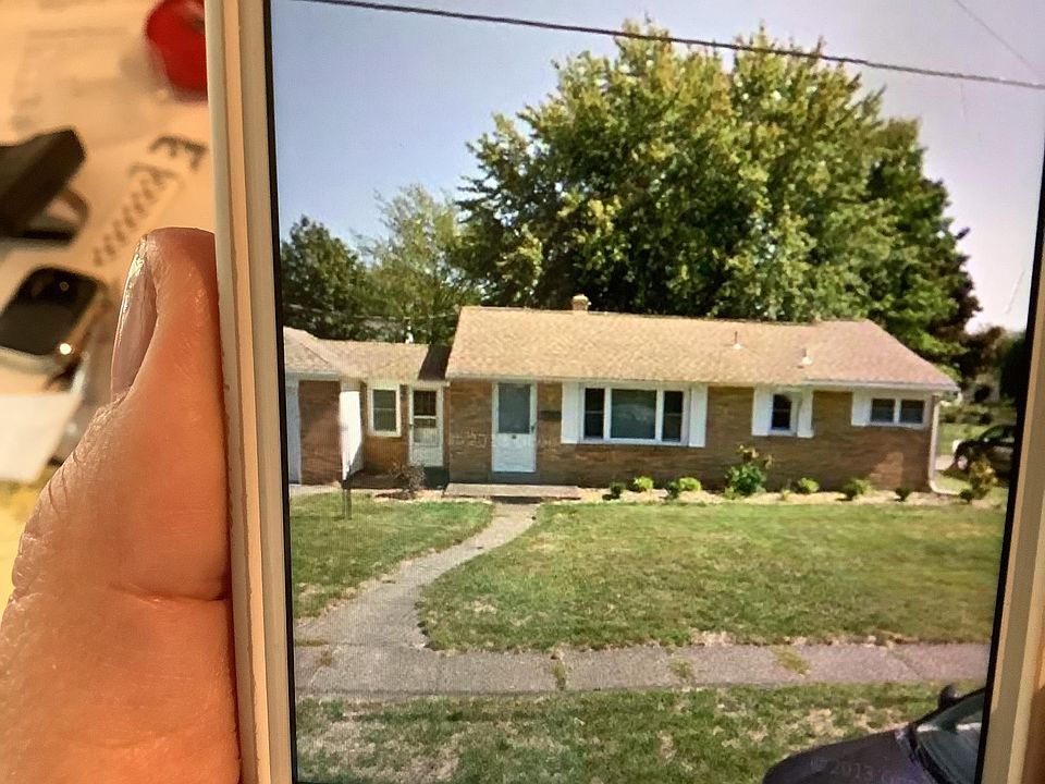 Colony drive one floor Erie PA near West Erie Plaza. contact Anne