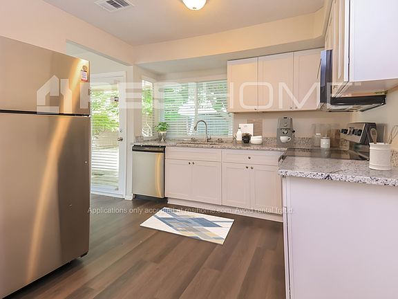 3rd image of 313 Brookview Dr