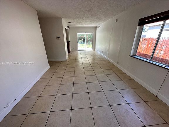 3rd image of 15700 NE 14th Ct
