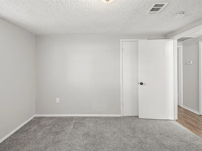 2929 Leroy St — Photo 22