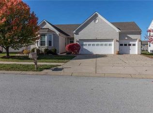 1527 Old Thicket Ct, Greenwood, IN