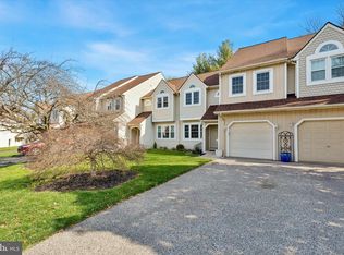 8809 Duveen Dr, Wyndmoor, PA 19038