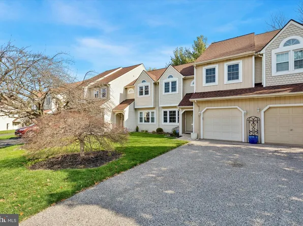 8809 Duveen Dr, Wyndmoor, PA 19038