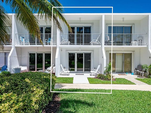 3rd image of 881 Ocean Dr #Townhouse 29