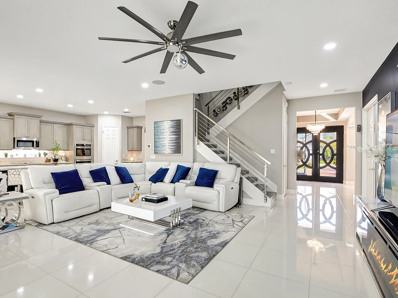 5 bed, 3.5 bath, 3902 sqft, $7,500 — Photo 4