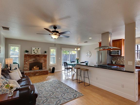 3rd image of 9454 Roseburg Ct