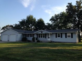 1398 Longleaf Ln, Flora, IL 62839