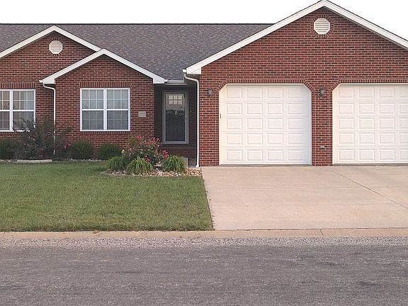 3rd image of 944 W 2nd St