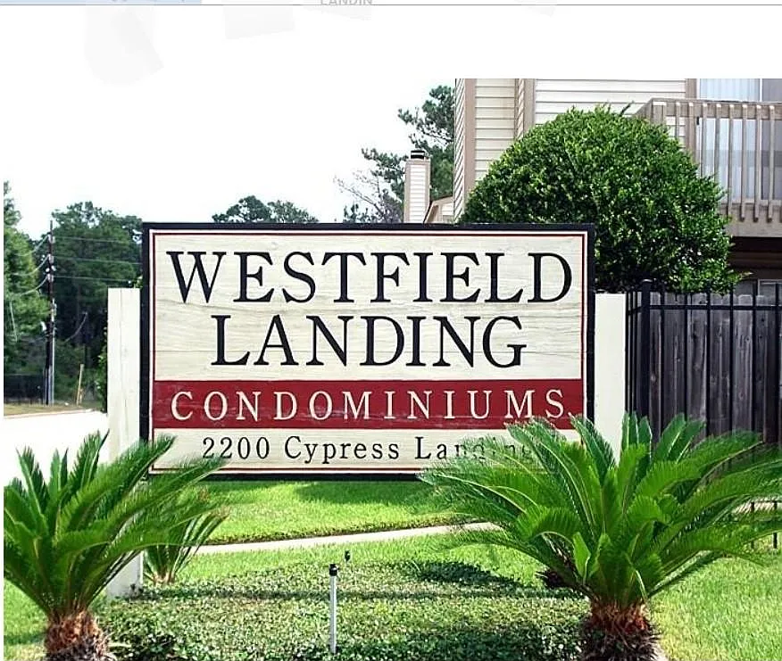 2 bed, 1.5 bath, 1221 sqft, $1,095 — Photo 1