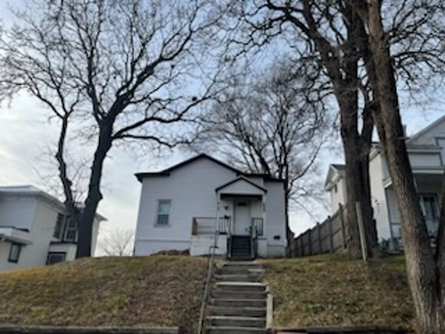 $950 Deposit $950 Rent — Photo 2