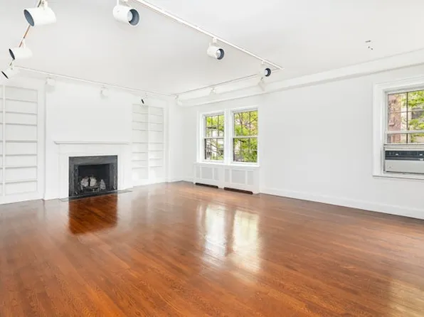 133 East 64th Street image 1 of 13