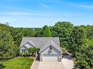 7910 Golf View Dr, Cheboygan, MI 49721