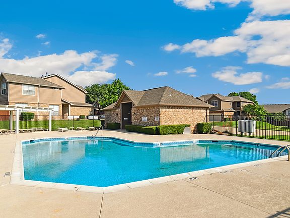 5th image of 941 Englewood Ln