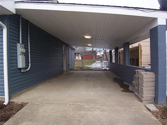 3rd image of 2205 Capital Dr