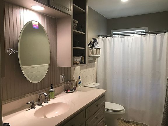 3rd image of 704 Wildwood Ave