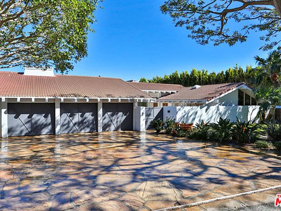 3rd image of 7050 Dume Dr