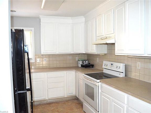 2nd image of 912 Mar Don Hills Circle