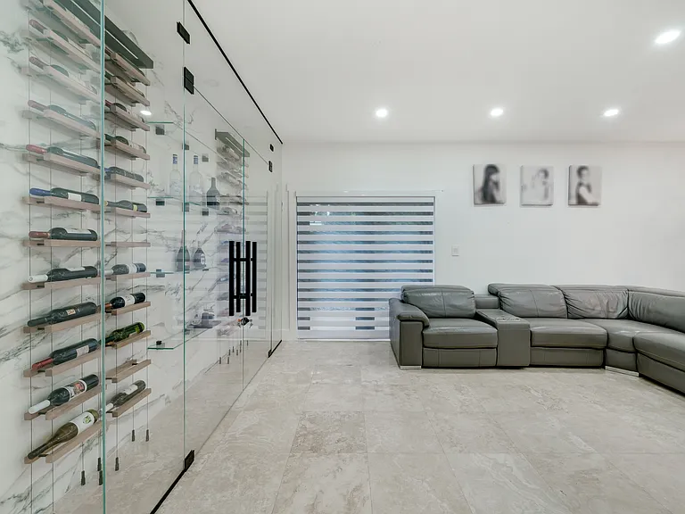 1172 SW 85th Ave — Photo 5