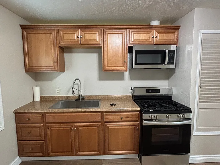 4368 Lewis Ave — Photo 3