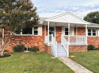 204 Ayr St NW, Leesburg, VA 20176