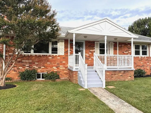 204 Ayr St NW, Leesburg, VA 20176