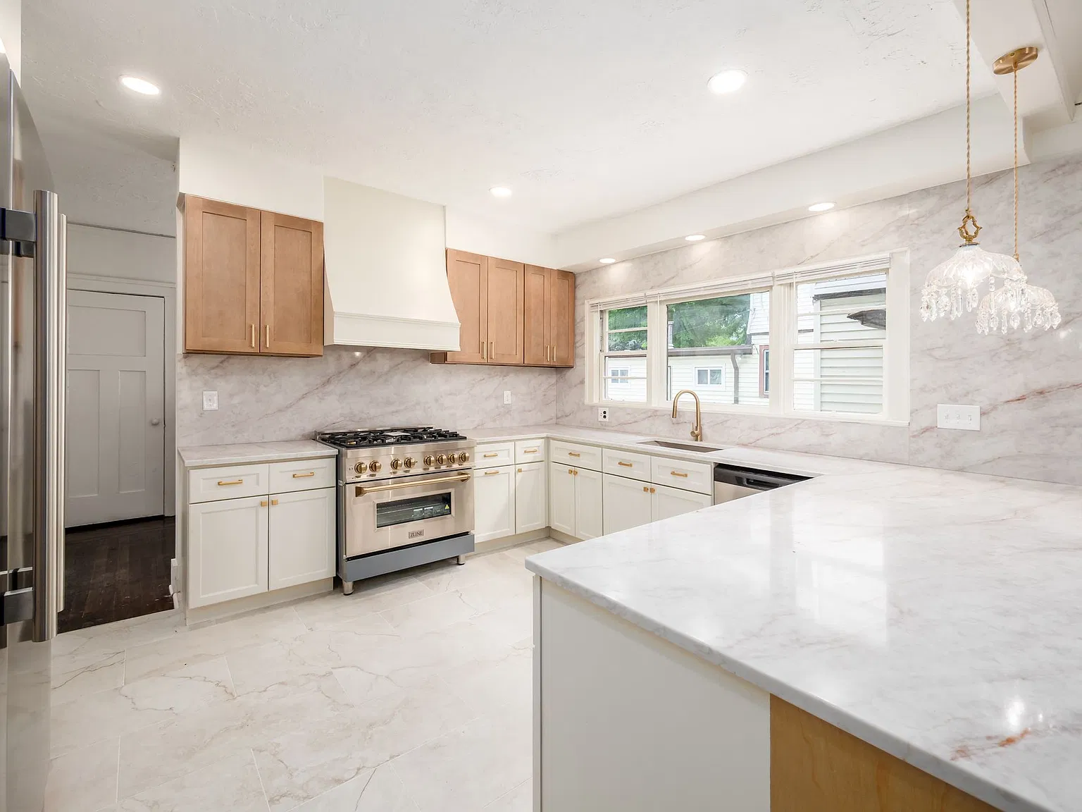 226 E Cassilly — Photo 2