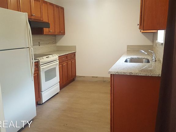 4th image of 1624 Montgomery Dr