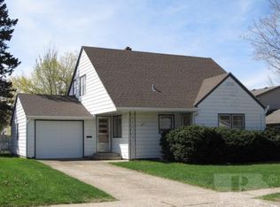 527 W 17th St, Carroll, IA 51401