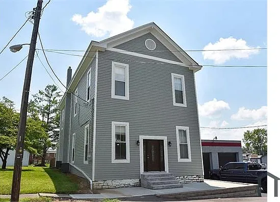 3 bed, 185 sqft, $1,800 — Photo 1