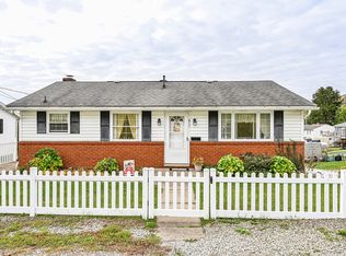 411 Clawson Ave, Youngwood, PA 15697