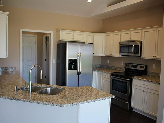 4th image of 4452 Pondview Dr