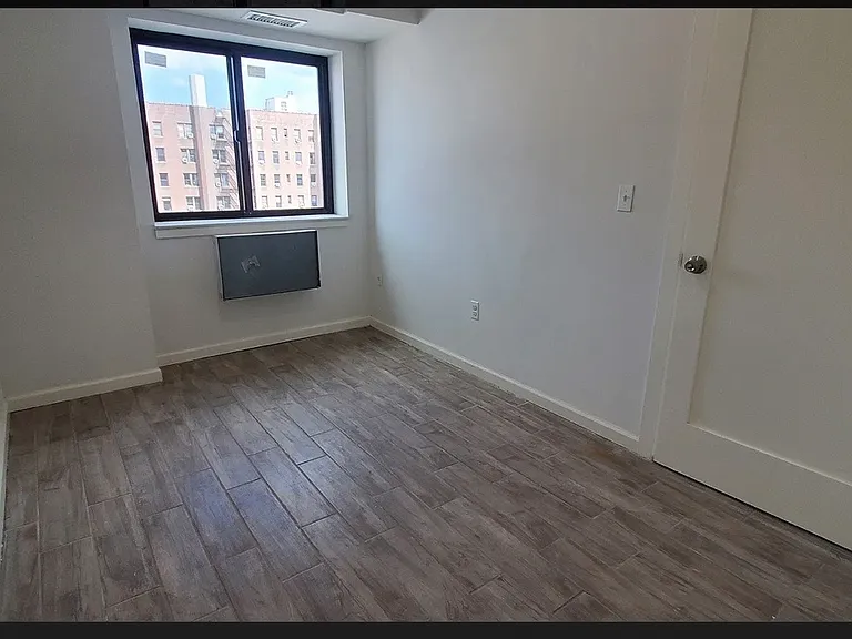 25-28 Broadway #6B — Photo 7
