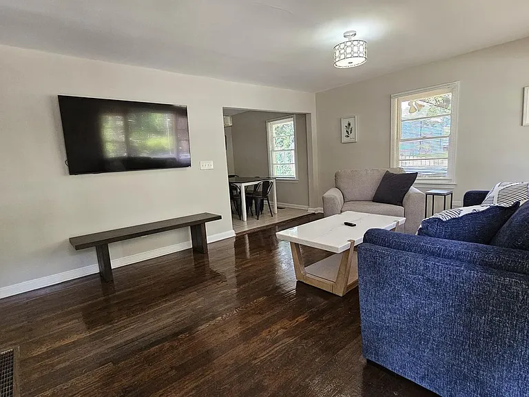 2076 W Flat Shoals Ter — Photo 2