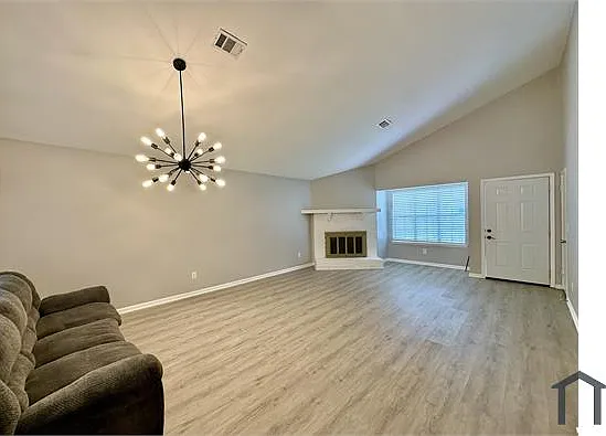 3 bed, 1316 sqft, $1,800 — Photo 3