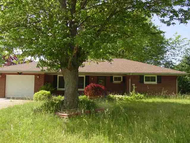 140 E Baker St photo 1