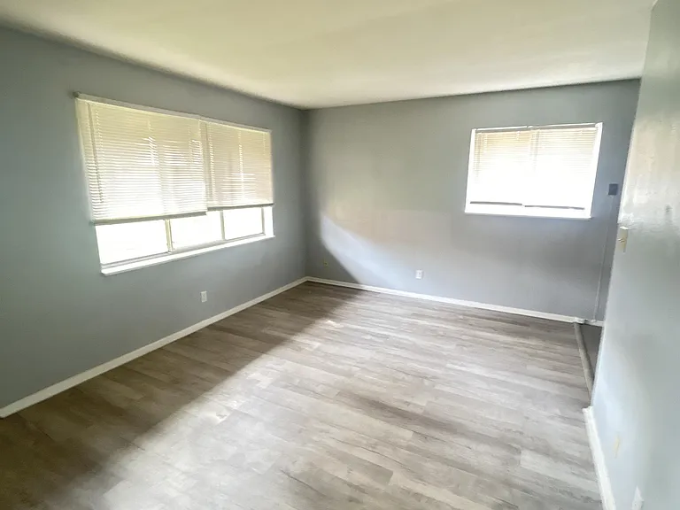 127-129 Pawpaw St #2 — Photo 4