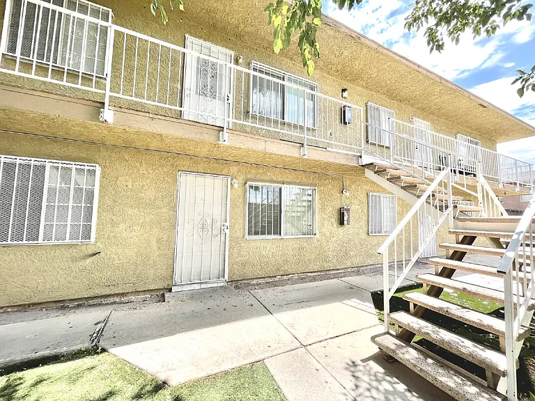 3427 E Cheyenne Ave #B — Photo 6