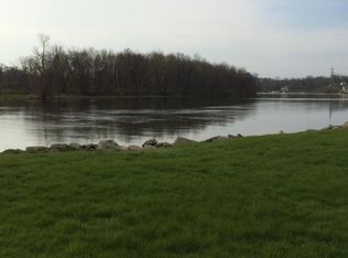 2135 Riverside Pointe Dr, Saint Joseph, MI 49085