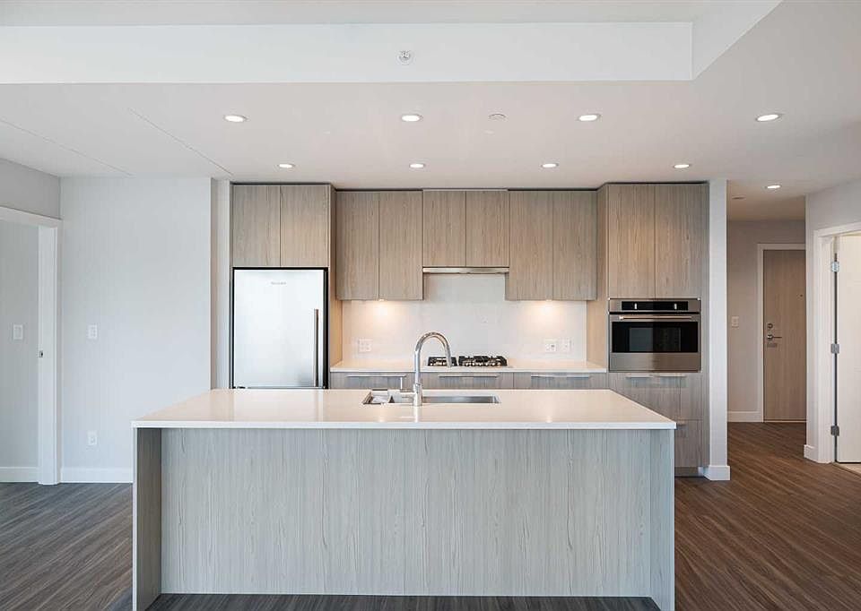 1st image of 530 W 3rd St SE #1806