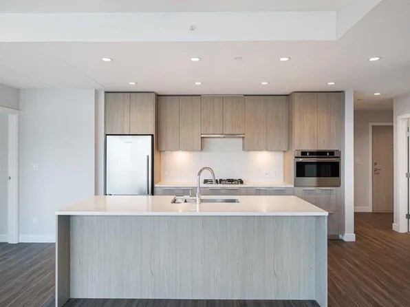 530 W 3rd St SE #1806, Calgary, AB T2G 1B6