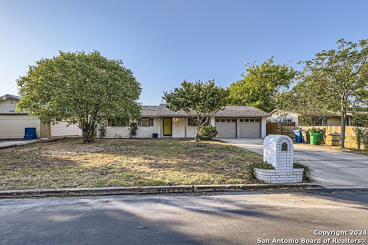 1st image of 4302 DAUPHINE DR