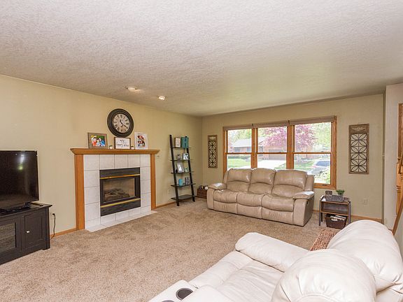 3rd image of 2823 Ryan Dr
