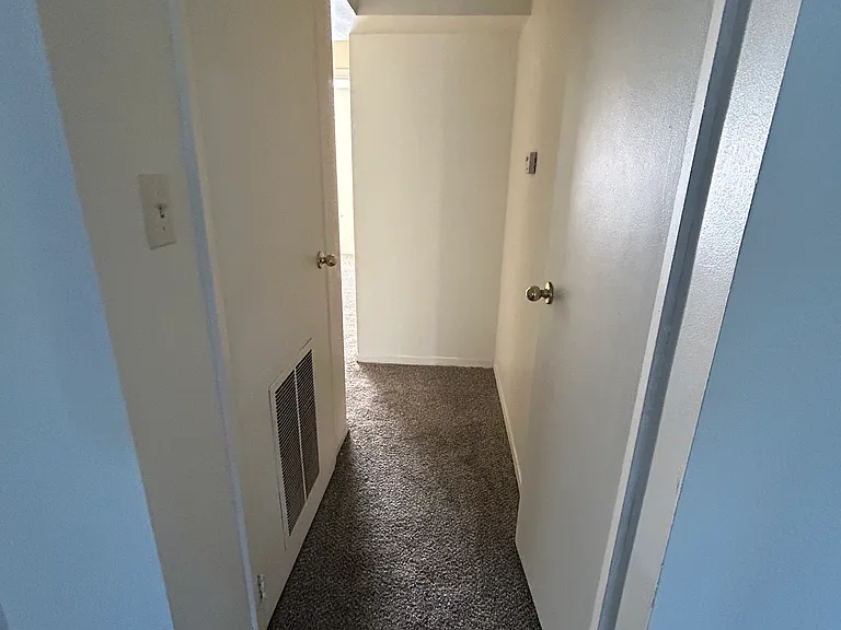 Lakeside Apartments at Walnut Hills — Photo 13