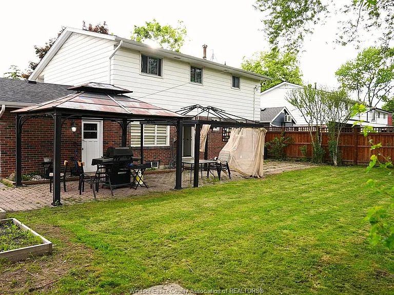 2688 Jamaica Cres — Photo 15