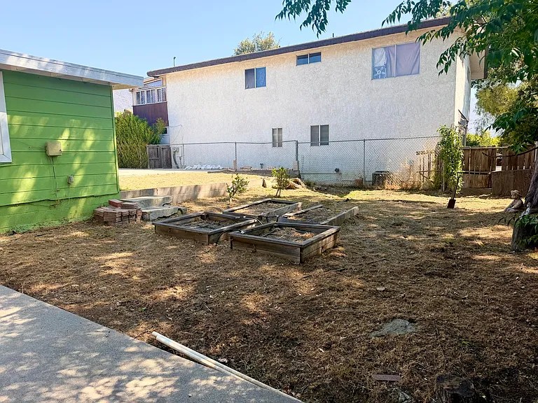 401 W Ojai Ave — Photo 3