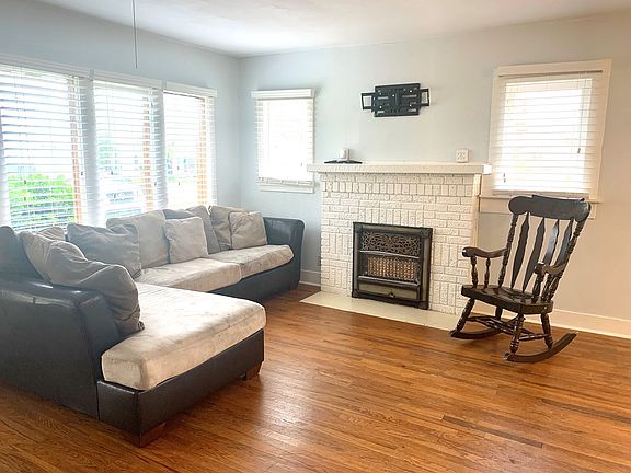 2nd image of 1858 Live Oak St