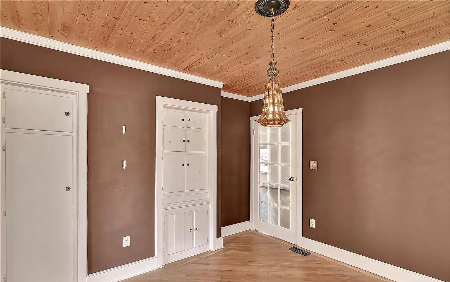 5 bed, 3350 sqft, $4,495 — Photo 4